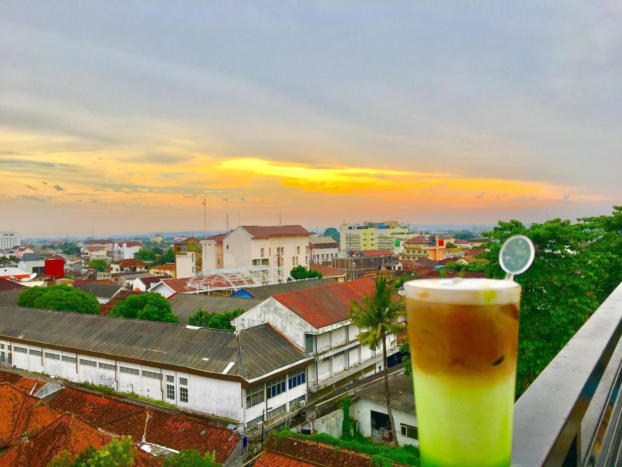 Regantris Malioboro Hotel Jogjacarta Exterior foto